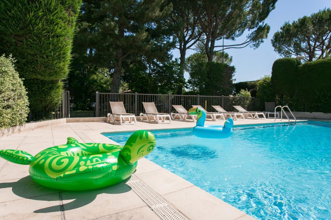 Hotel Ibis Avignon Sud Exterior foto